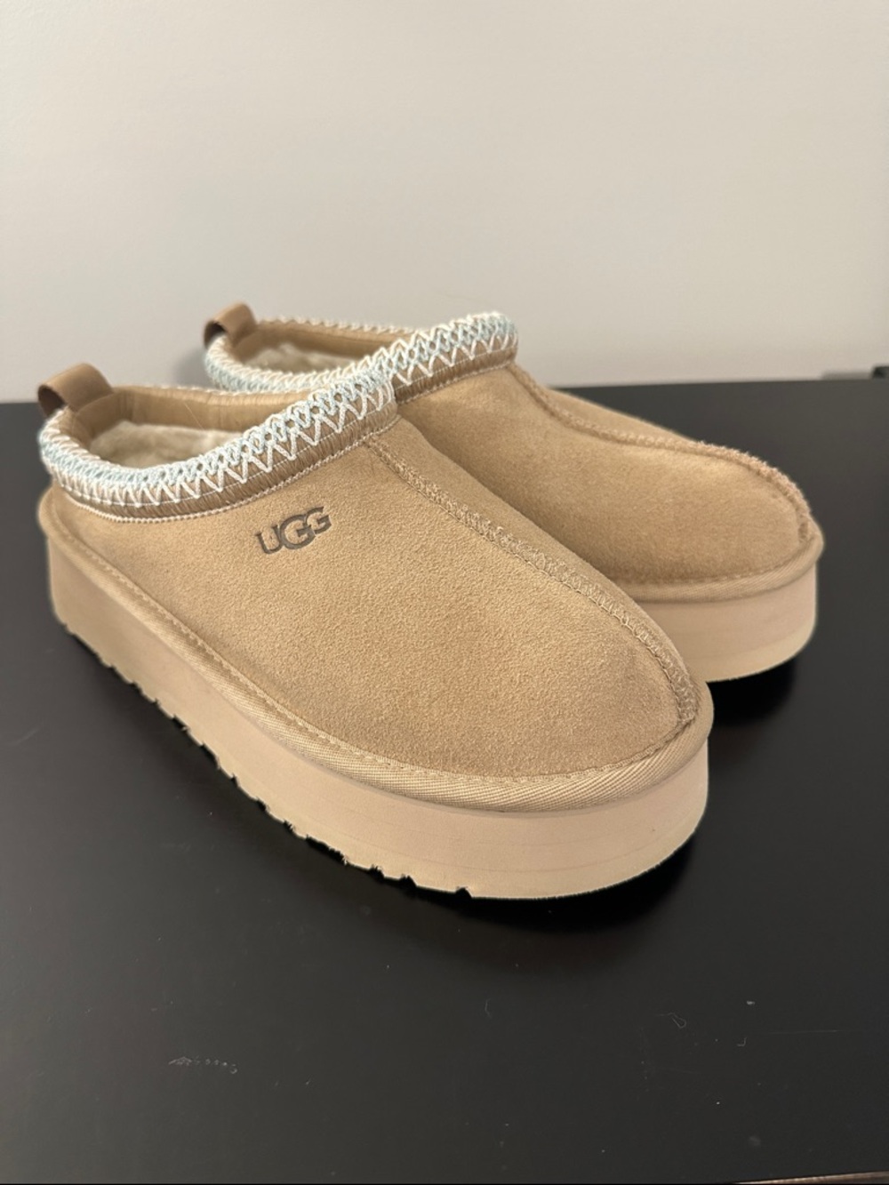 UGG Tasman Platform Slippers Women’s Size 7 Chestnut Suede Cozy